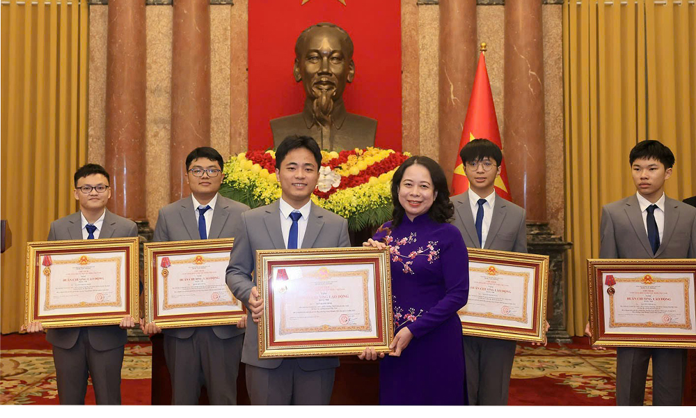 2 students from Bac Ninh awarded State President’s Labour Orders